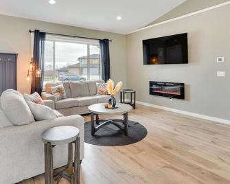 Family-Friendly Brookings Home 3 Mi to Downtown! - Brookings - Obývací pokoj
