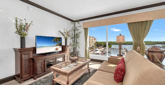 Bayfront Inn 5th Avenue - Naples - Living room
