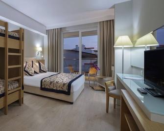 Trendy Palm Beach - Side - Bedroom