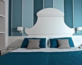 Hotel Ambassador - Marotta - Slaapkamer