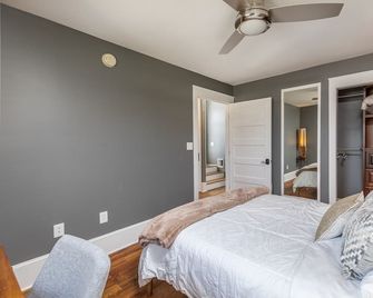 The Residence - Luxury 3 BR apt in downtown Danville - Danville - Slaapkamer