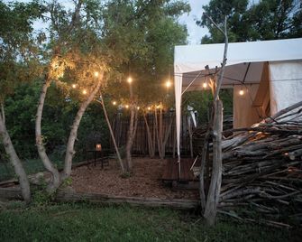 Serene Glamping: Nature & Retreat - Morrison - Patio