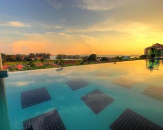 Paradise Spa Hotel - Port Dickson - Bể bơi