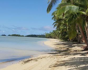 Hibiscus Bure Beachfront Eco Retreat,,Relax Enjoy - Savusavu - Strand