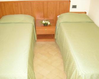 La Collinetta sas - Villa Santa Maria - Habitación