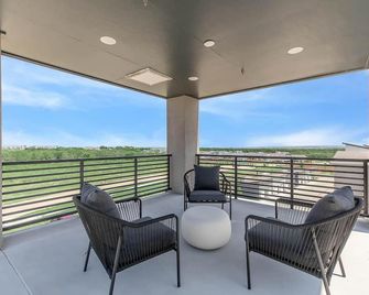 Landing Stylish 1bd, Clubhouse, Game Room - Mansfield - Balcone