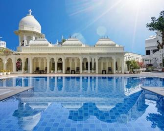 Swaroop Vilas - Lake Facing Boutique Hotel - Udaipur - Piscina