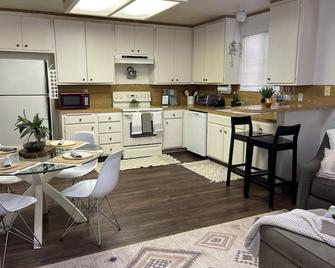 Serenity Cove secluded apartment - Lehi - Kitchen