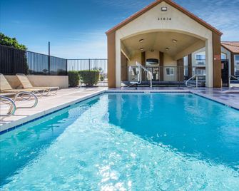 Days Inn by Wyndham Phoenix North - Phoenix - Piscina