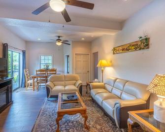 Shenanigan's Raft House - Enjoy River Living at it's Best! Pet Friendly! - Dillsboro