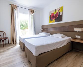 Hôtel & Restaurant Les Mouettes - Belgodère - Schlafzimmer