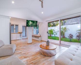 Hotel Pasatiempo - טאמרינדו - סלון