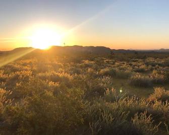 Amazing Stargazing and Sunset Views in the High Desert on 10 Acres - Rosamond - Outdoors view