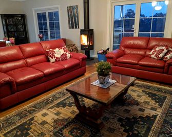 Mountain Blue Guest House - Deloraine - Obývací pokoj