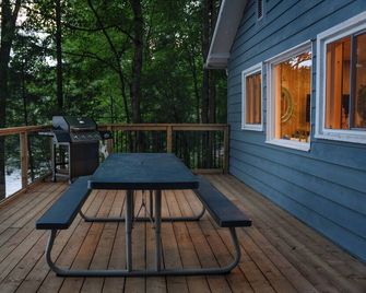 3 Mile Lakehouse - Windermere - Balcón