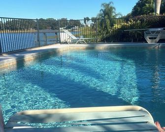 Charming Lakefront Townhouse in Lake Placid - Lake Placid - Pool