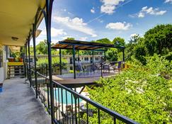 Stylish Condo W/ Wifi, Full Kitchen, Shared Pool, Balcony, And Downtown Views! - Austin
