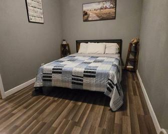 Tiny House in the country! Lakes, hunting, fishing+ are just a few minutes away - Okmulgee - Schlafzimmer