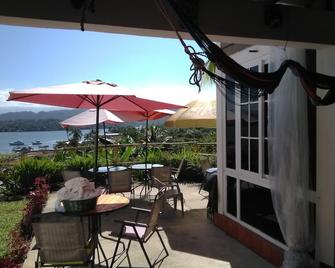 Hotel y Restaurante Casa Escondida - Livingston - Patio