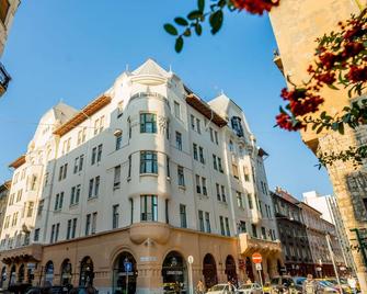 Sleep'n With Air Conditioner - Budapest - Building