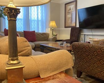 Spacious 3 Bedroom 2 bath Condo close to Five-points in Athens - Athens - Sala de estar