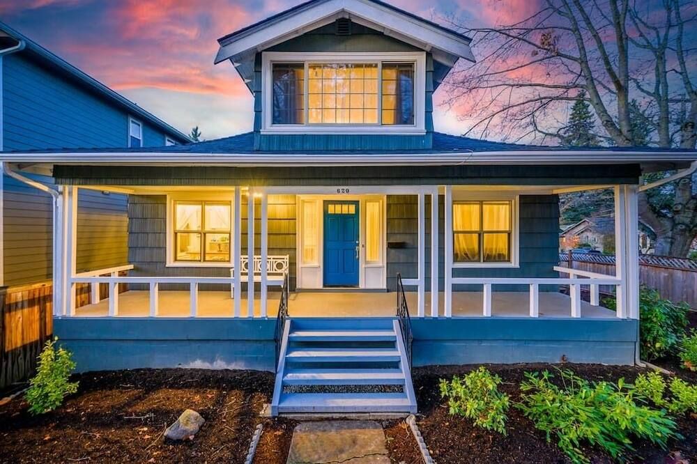 Upgraded Home With 5 Br 4 Bath 4 Free Ga - Seattle - Bygning