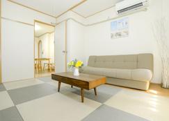 Nipponbashi Super House - Moriguchi - Living room