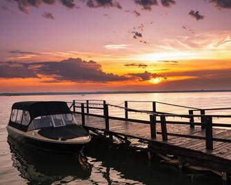 Oba Luxury Boutique - Mamaia - Balcony