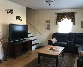 Lovely 3 Bedroom Home Located Close To Town - Greenville - Huiskamer