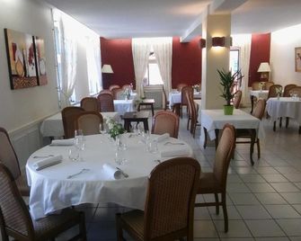 Logis Au Puits Enchanté - Saint-Martin-en-Bresse - Restaurante