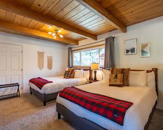 Grand Pine Cabins - Wrightwood - Bedroom