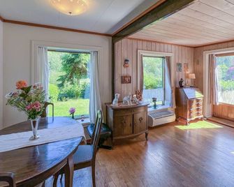 1 bedroom lovely apartment in Lindesnes - 린데스네스 - 다이닝룸