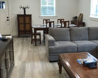 Century Home in Bracebridge Muskoka - Bracebridge - Living room