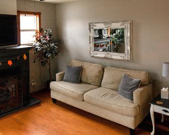 Large home, Pet friendly - Union - Living room