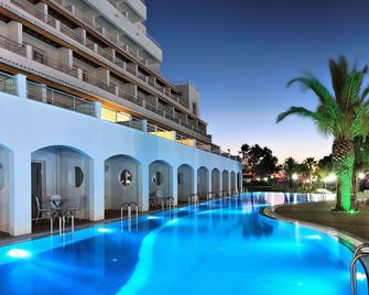 Batihan Beach Resort & Spa - Kusadasi - Pool