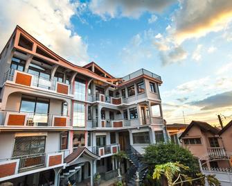 Oceanis Home & Voyages - Navette Incluse En Aller Simple - Antananarivo - Building