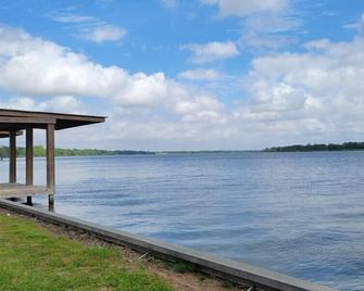 Orchard Oasis with High-Speed Internet/Smart TV! - Lake Village