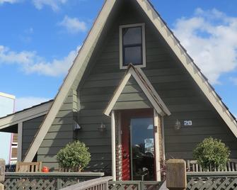 Unique floating home on Richardson Bay - Greenbrae - Building