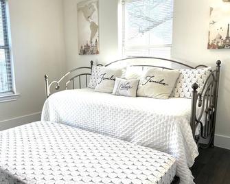 McKinney Farmers market Home - McKinney - Slaapkamer