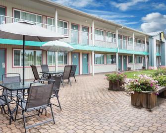 Quesnel Inn - Quesnel - Building