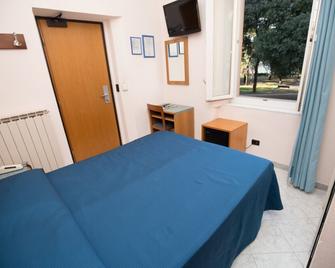 Hotel Roma - Marina di Massa - Bedroom