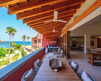 Beachfront escape at El Careyes with Infinity Pool and Amenities (by vrmex.homes) - Costa Careyes - Balcony