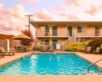 Delightful Charmer with Pool Access - Nashville