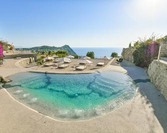 Tenuta C'est la Vie - Serrara Fontana - Pool