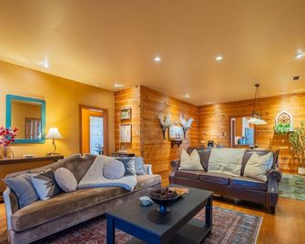 Falling Star Lodge - A Sayles Ranch Home - Abilene - Living room
