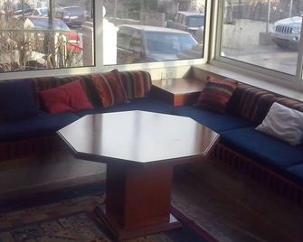 Tiger House Guest House - Bsharri - Area lounge