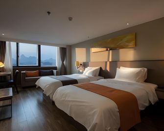 Home Inn Plus Guilin Railway Station Xiangbishan Park - Guilin - Habitación