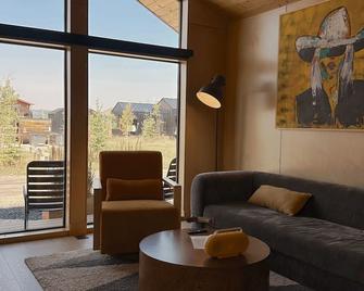 Yellowstone Peaks Hotel - Island Park - Huiskamer