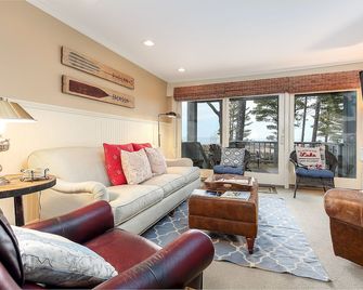 Lake Michigan Condo / 2 Bd / 2 Bth / Sleeps 5 / Wilderness 8 / Glen Arbor - Glen Arbor - Sala de estar