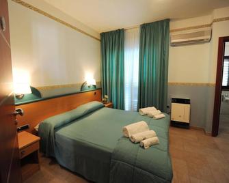 Santa Lucia Hotel - Corigliano Calabro - Спальня